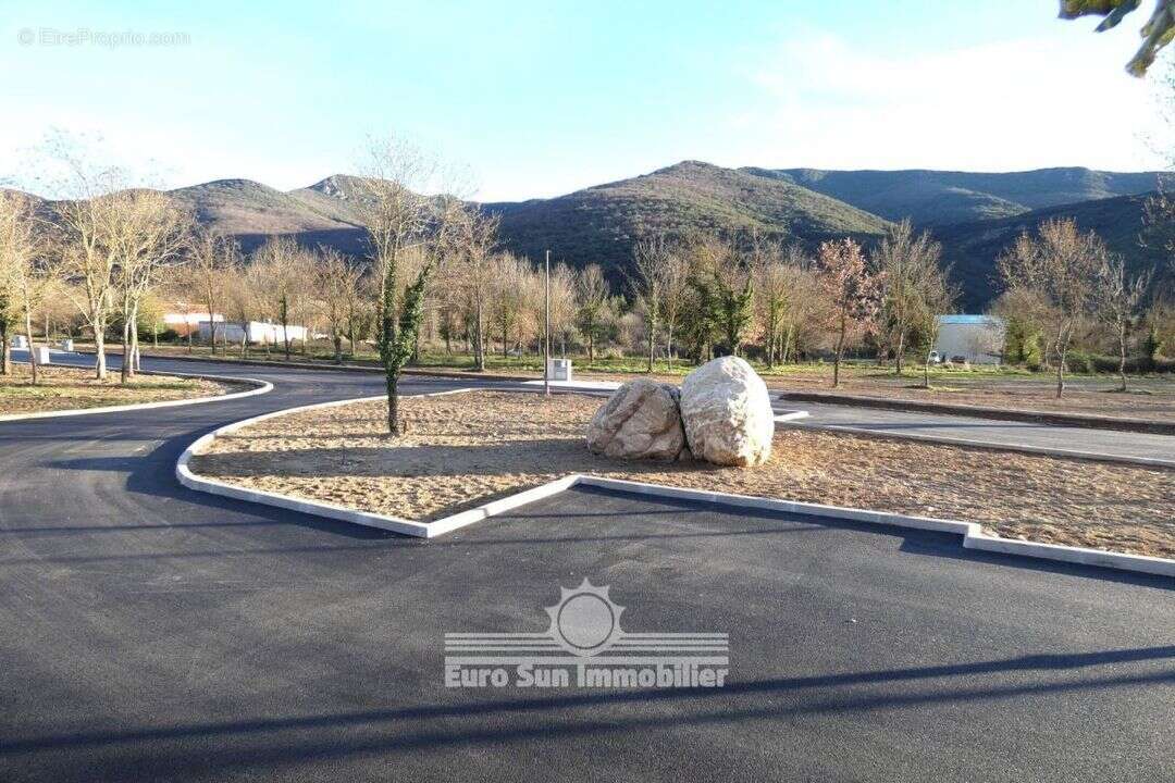Terrain à COLOMBIERES-SUR-ORB