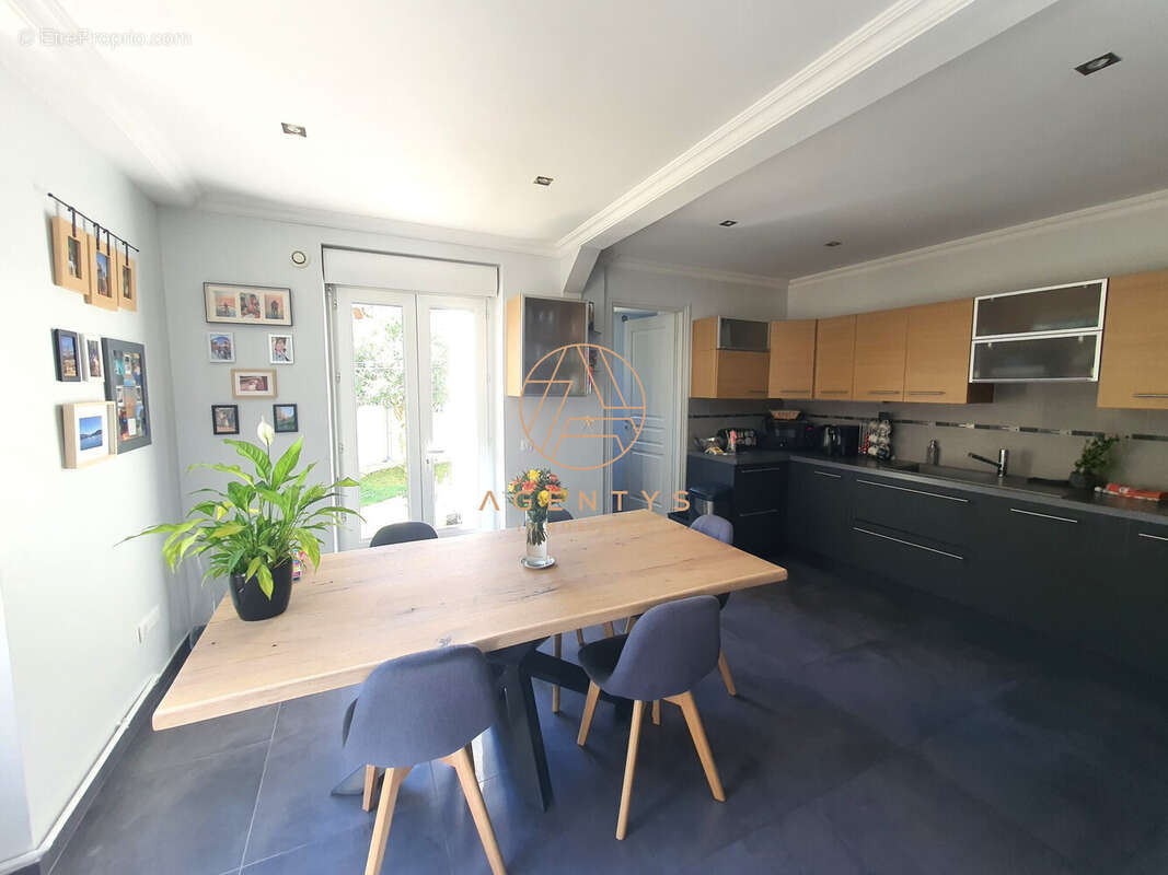 Maison à CHAMPIGNY-SUR-MARNE