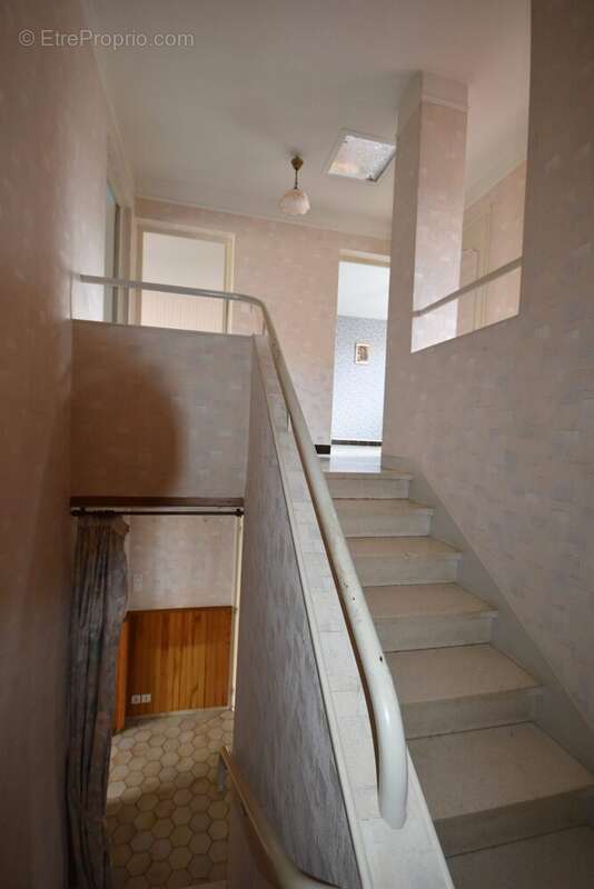 hall  - Maison à COUIZA