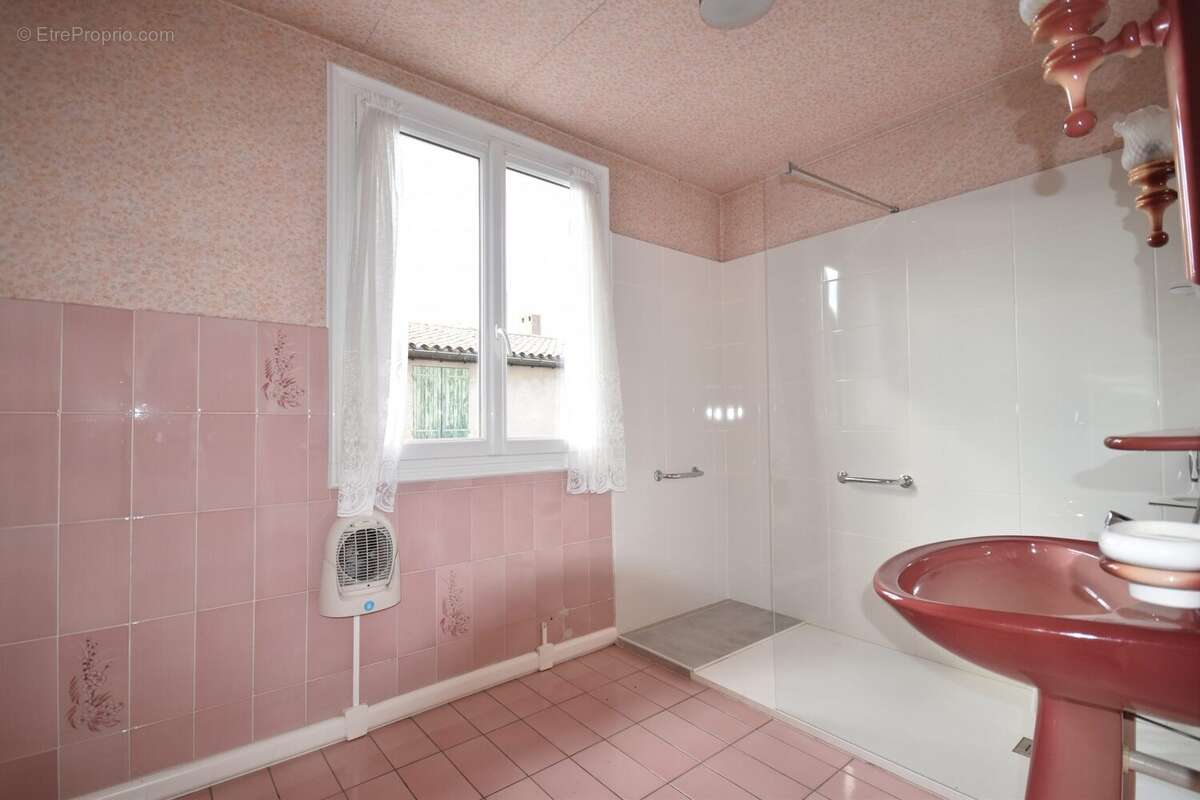 salle d&#039;eau  - Maison à COUIZA