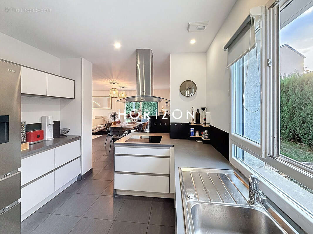 Maison à LA CHAPELLE-DE-GUINCHAY