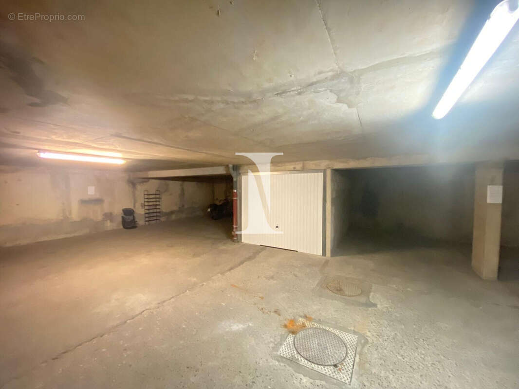 Parking à PARIS-19E