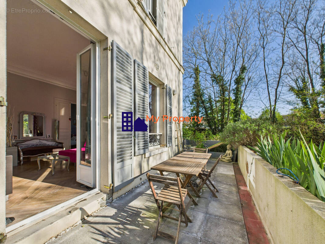 Appartement à HOUILLES