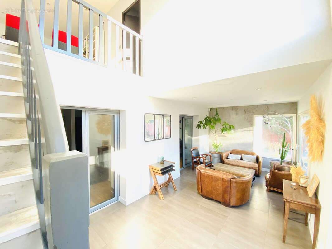 Maison à SAINT-BRES