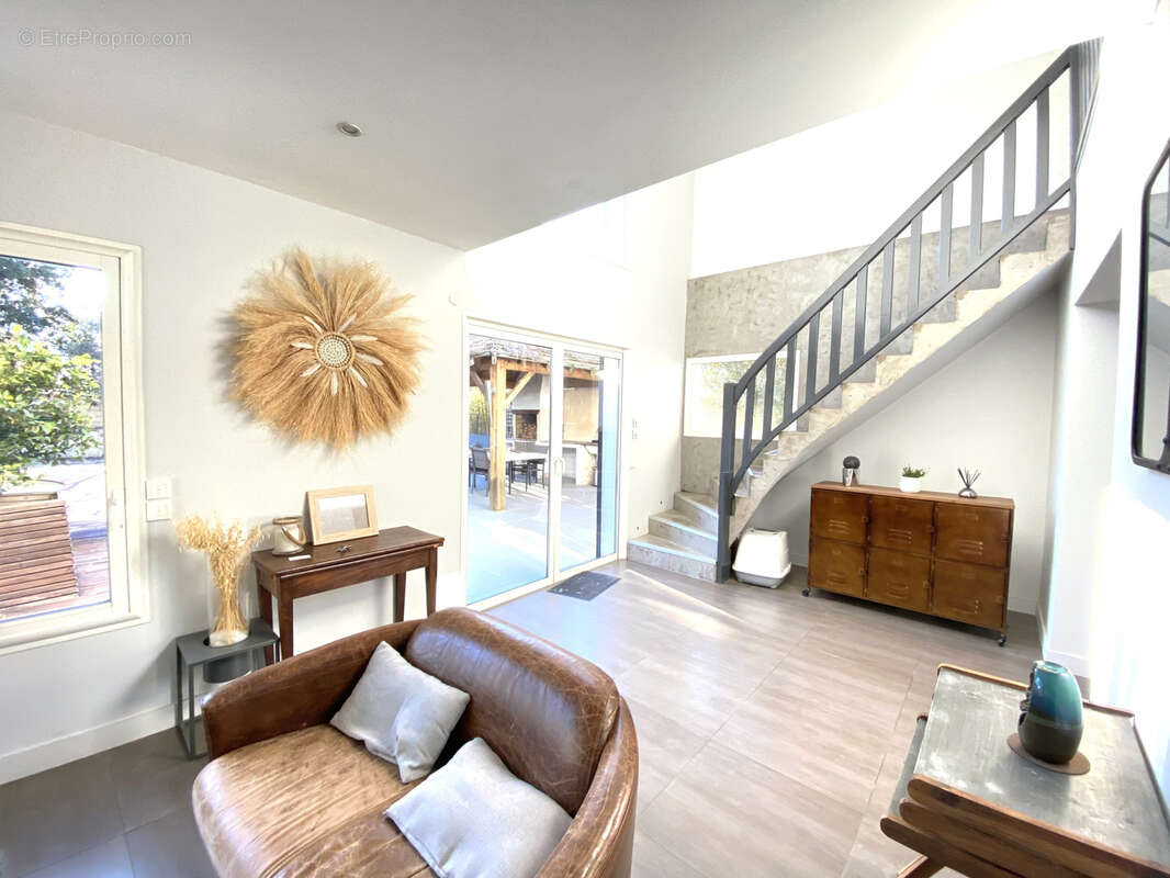 Maison à SAINT-BRES