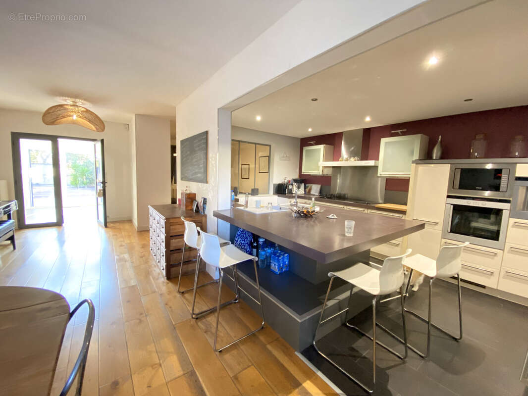 Maison à SAINT-BRES