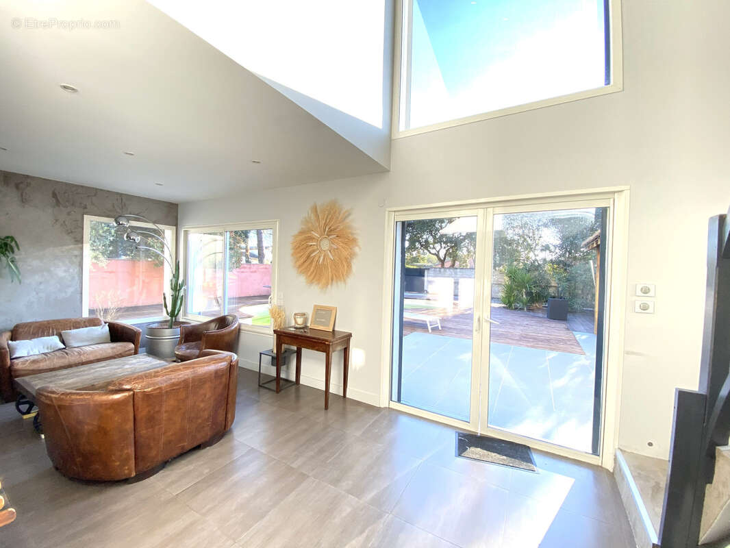 Maison à SAINT-BRES