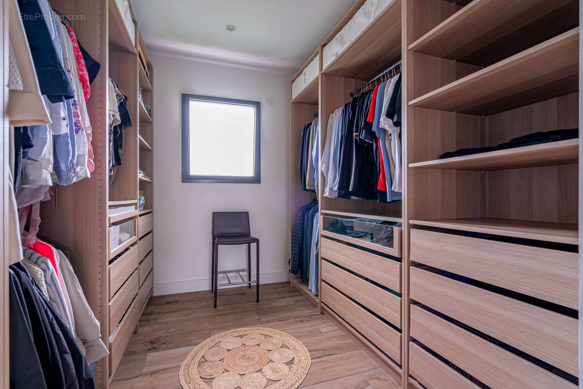 Maison à LA TOUR-DE-SALVAGNY