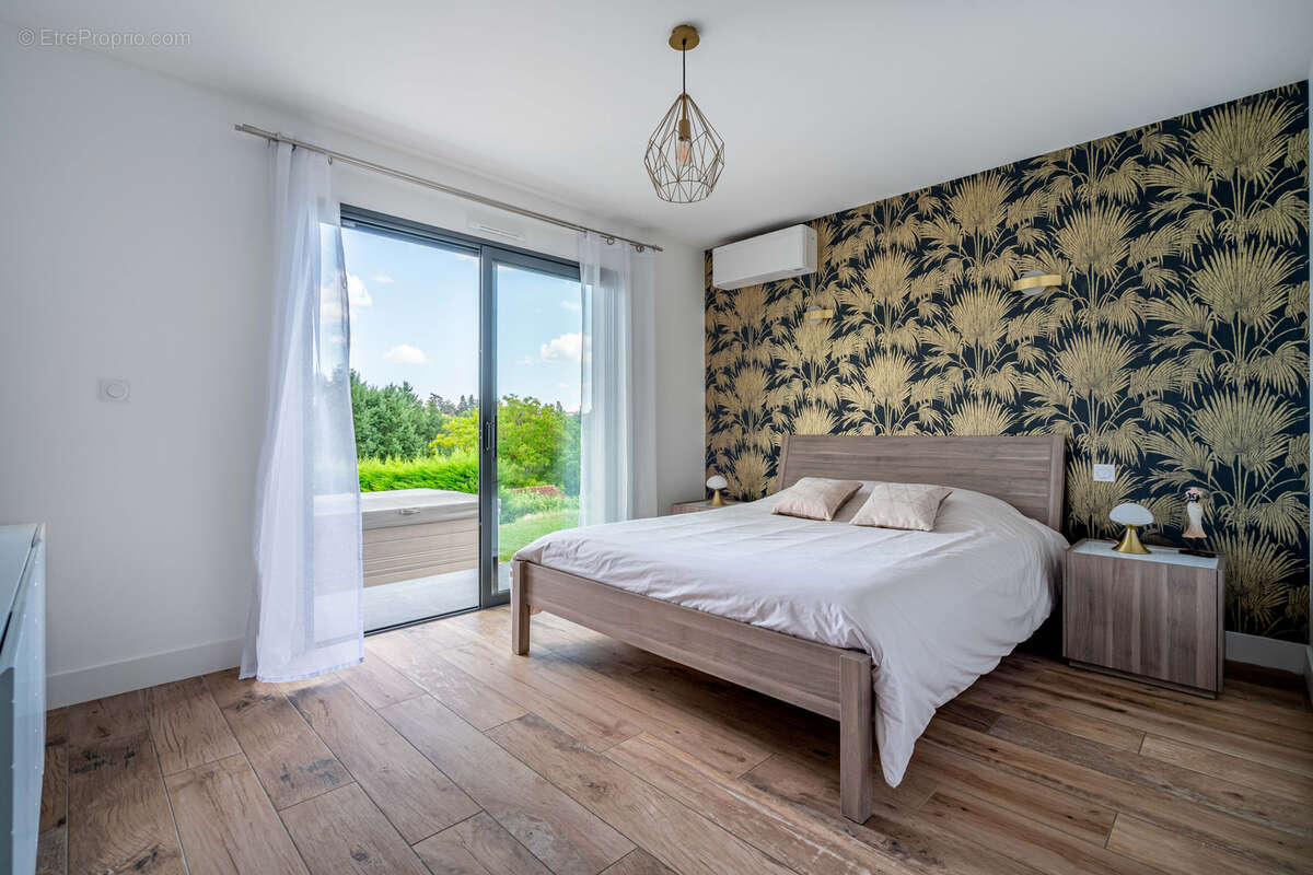 Maison à LA TOUR-DE-SALVAGNY