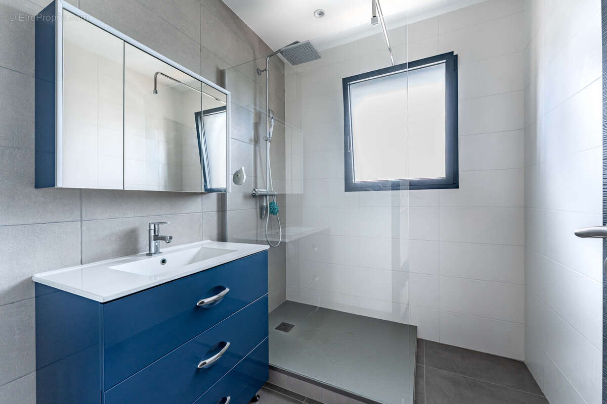 Maison à LA TOUR-DE-SALVAGNY