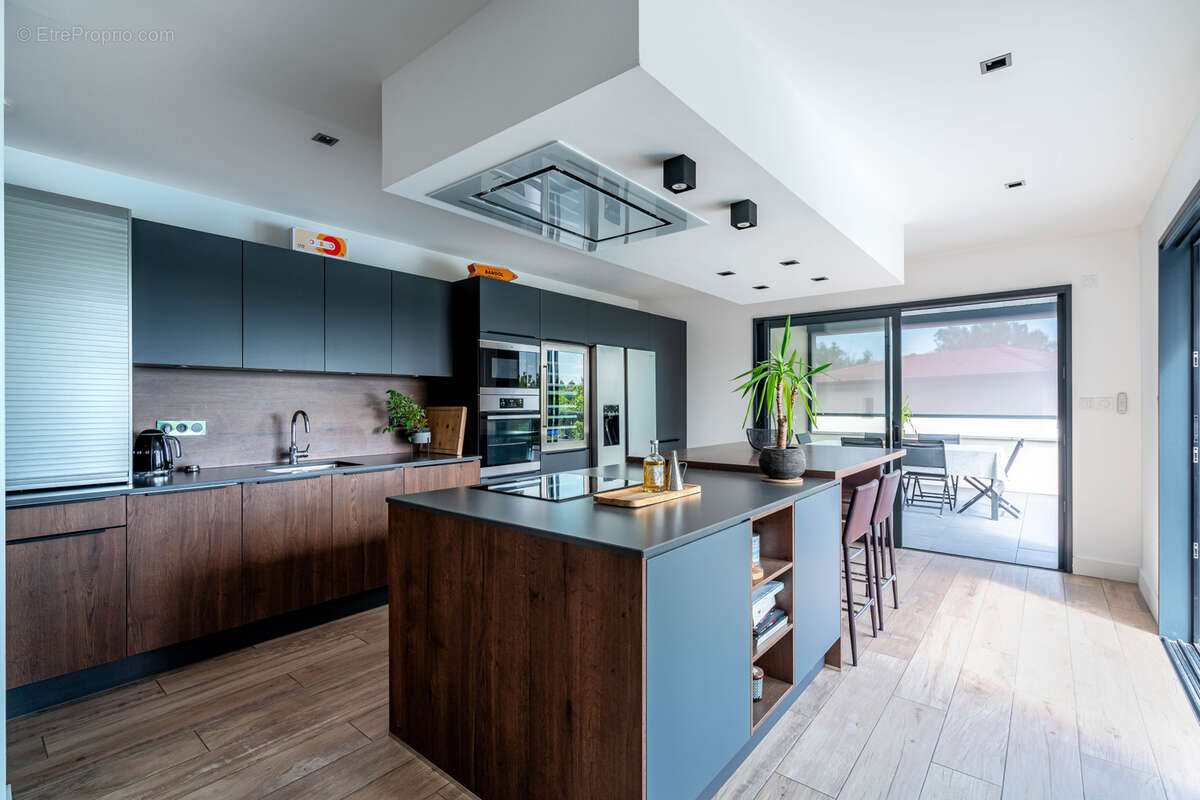 Maison à LA TOUR-DE-SALVAGNY