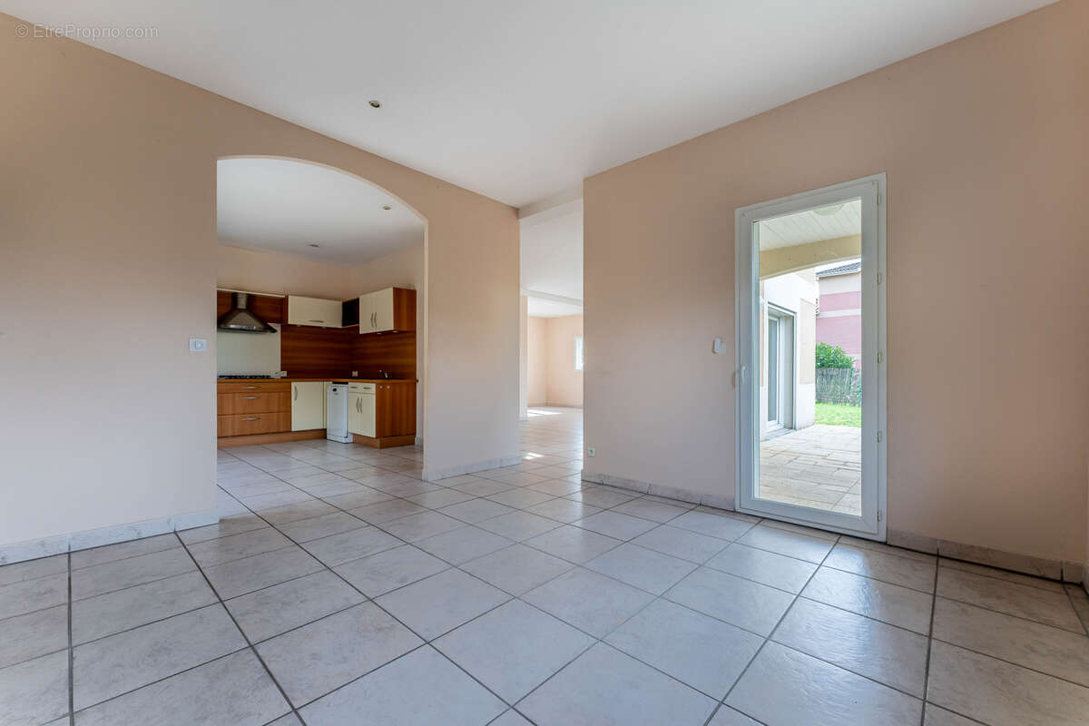 Maison à FRANCHEVILLE