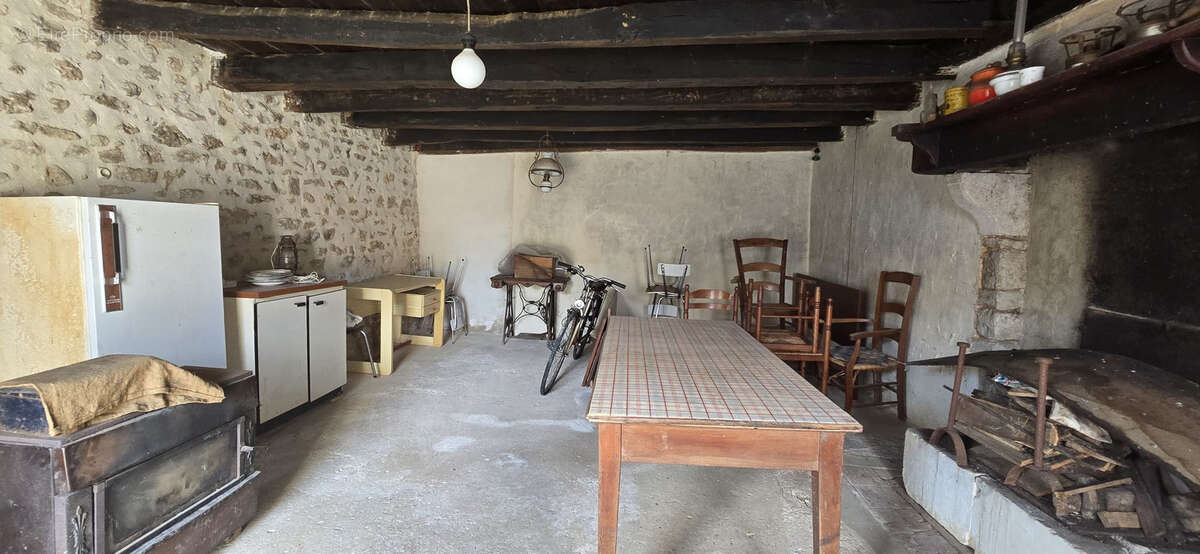 Maison à CELLE-LEVESCAULT