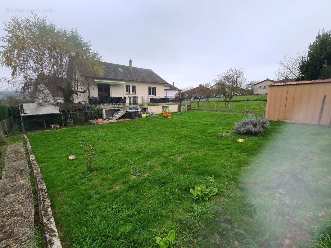 Maison à SAINT-GERMAIN-LES-BELLES