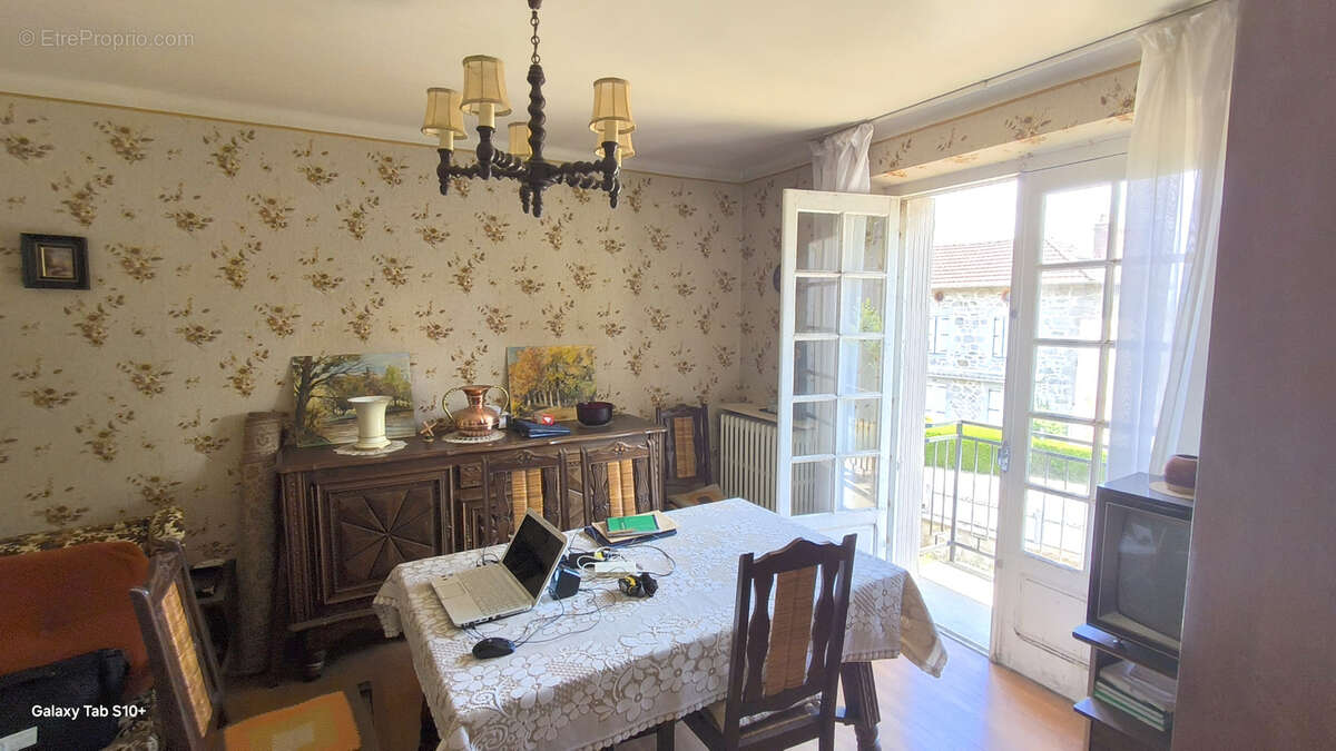 Maison à SAINT-DENIS-DES-MURS