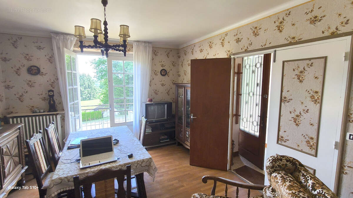 Maison à SAINT-DENIS-DES-MURS