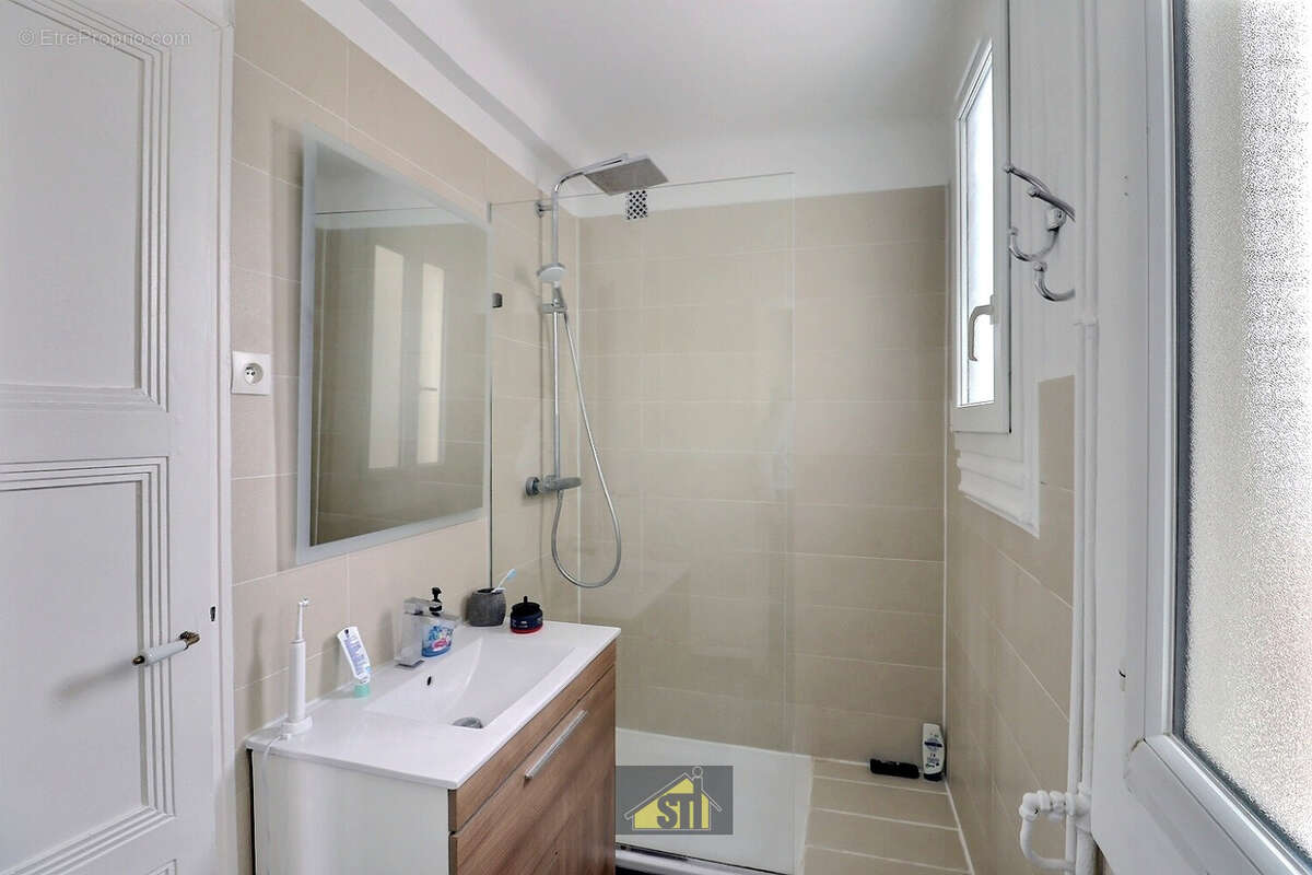 Appartement à PARIS-14E