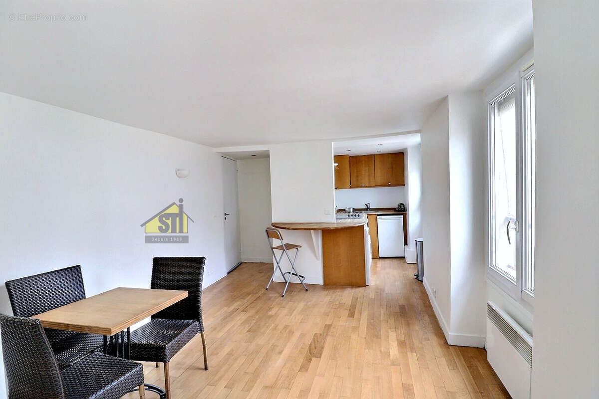 Appartement à PARIS-14E