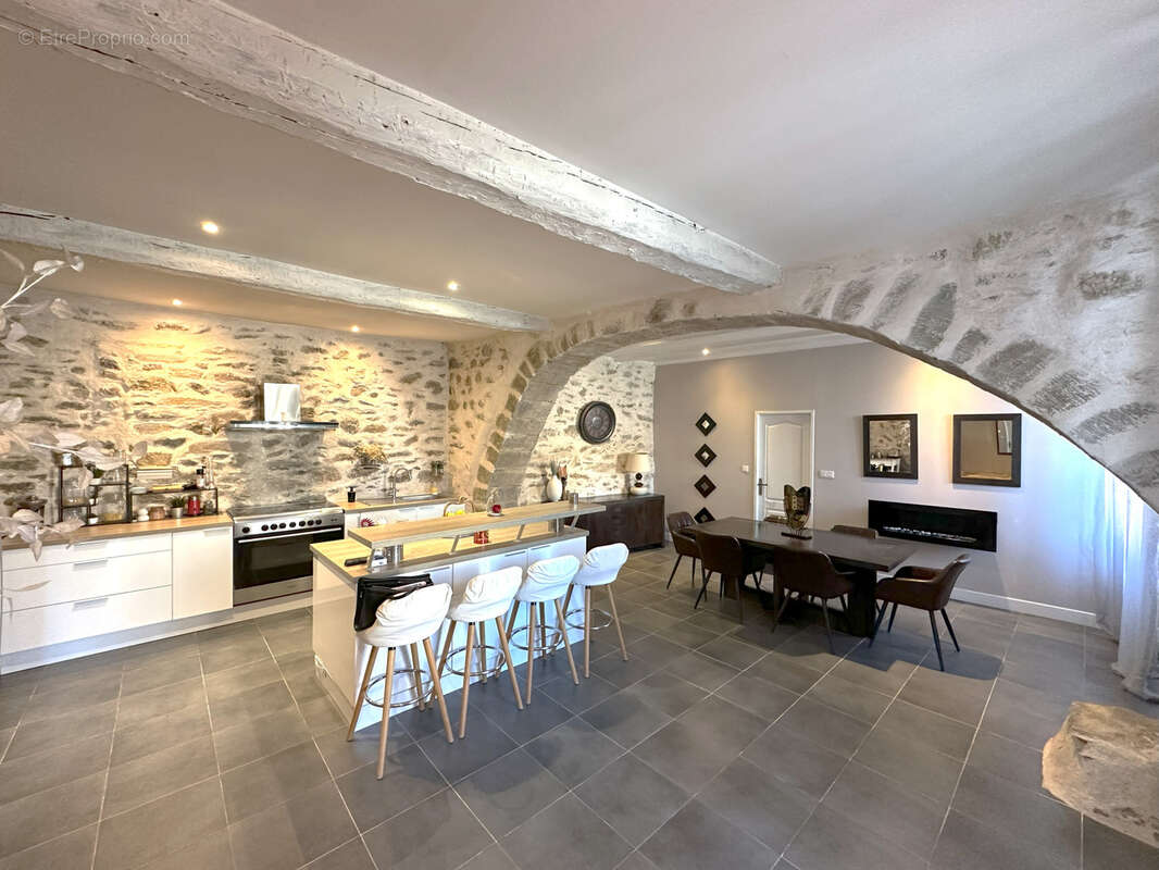 Maison à SAINTE-VALIERE