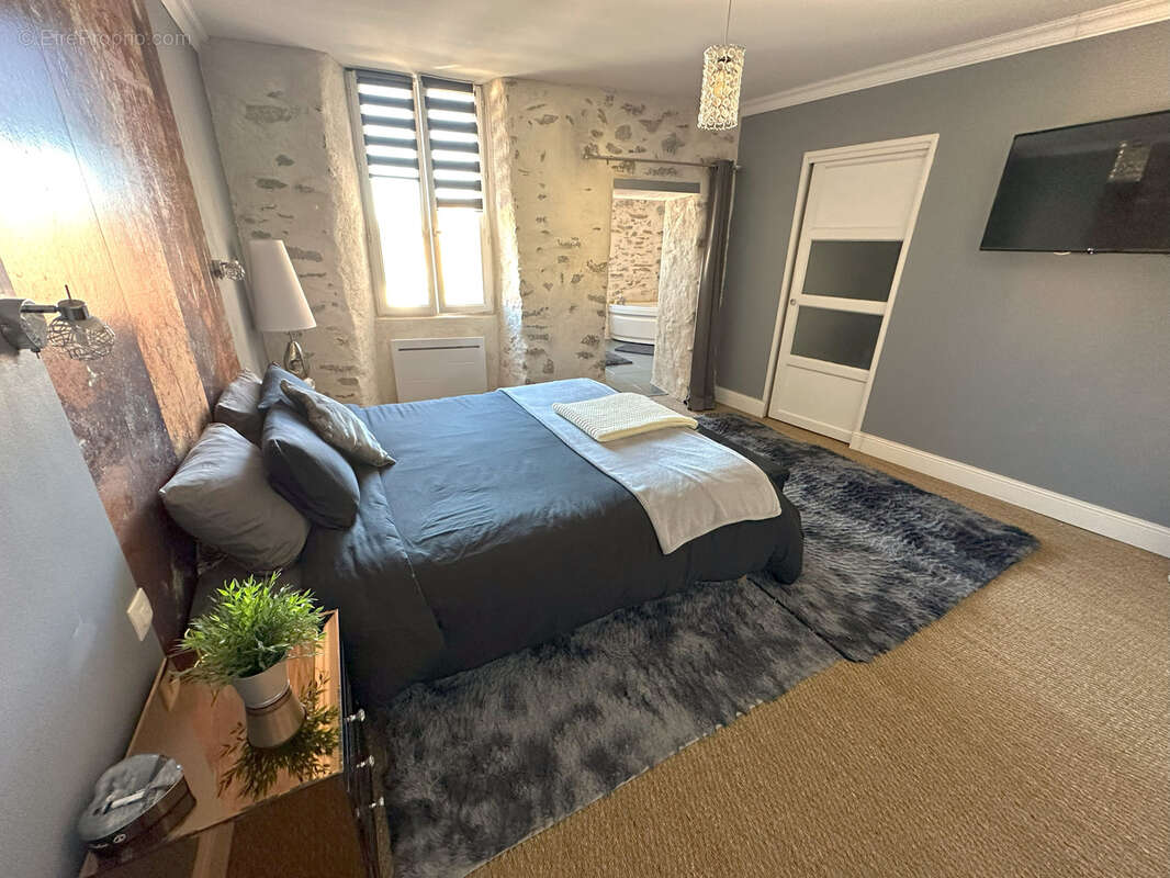 Maison à SAINTE-VALIERE