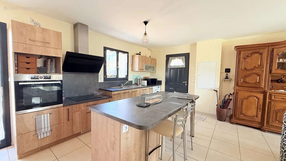 Maison à POURRIERES