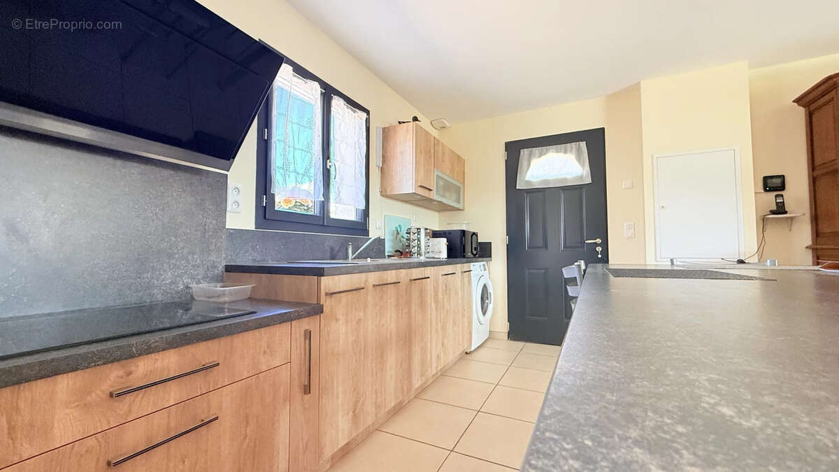 Maison à POURRIERES