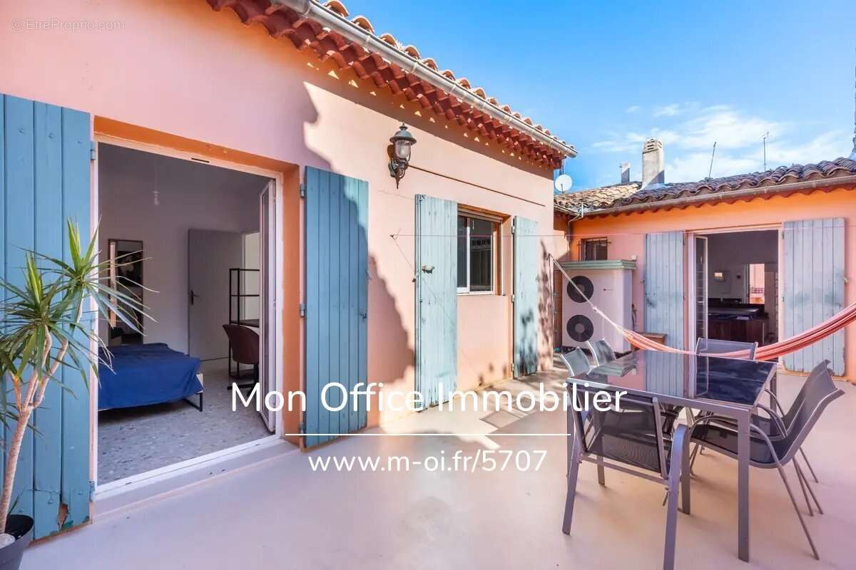 Maison à LA ROQUE-D&#039;ANTHERON