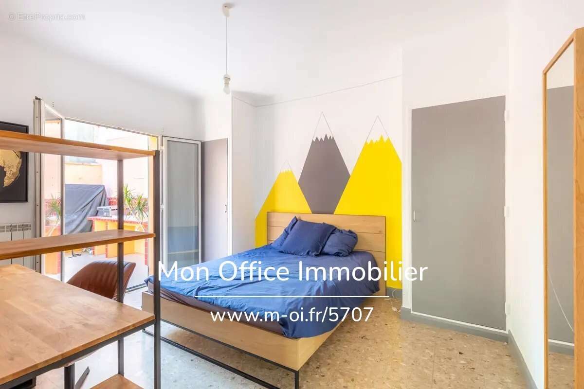 Maison à LA ROQUE-D&#039;ANTHERON