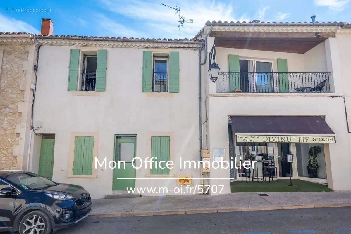 Maison à LA ROQUE-D&#039;ANTHERON