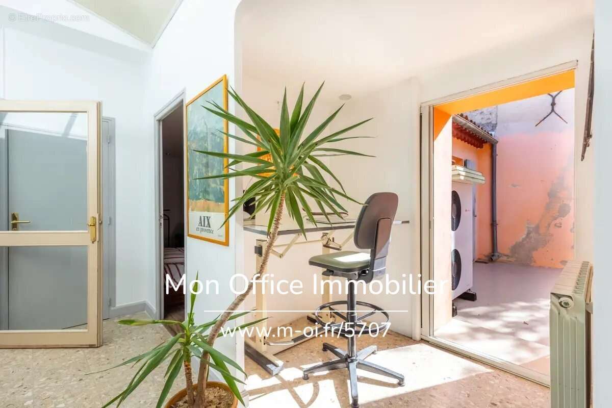 Maison à LA ROQUE-D&#039;ANTHERON