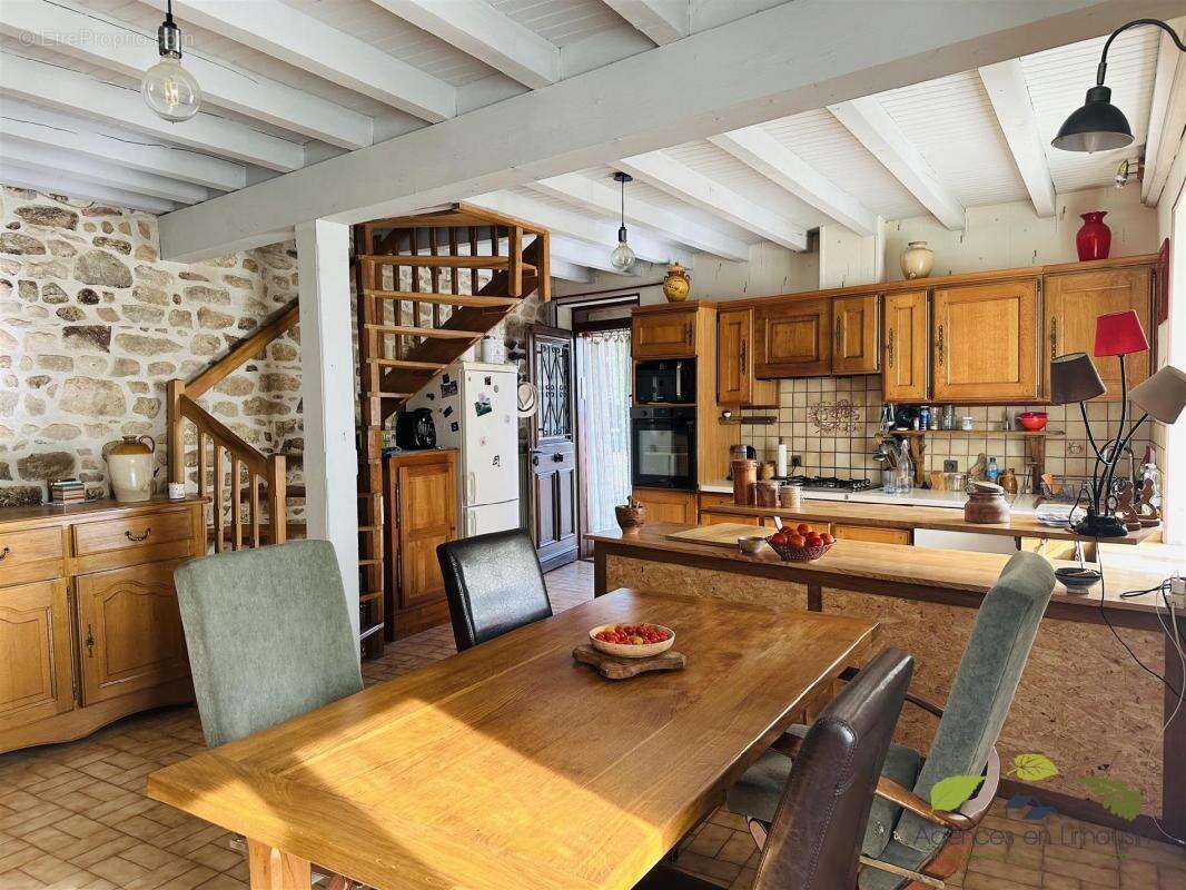 Maison à EYMOUTIERS