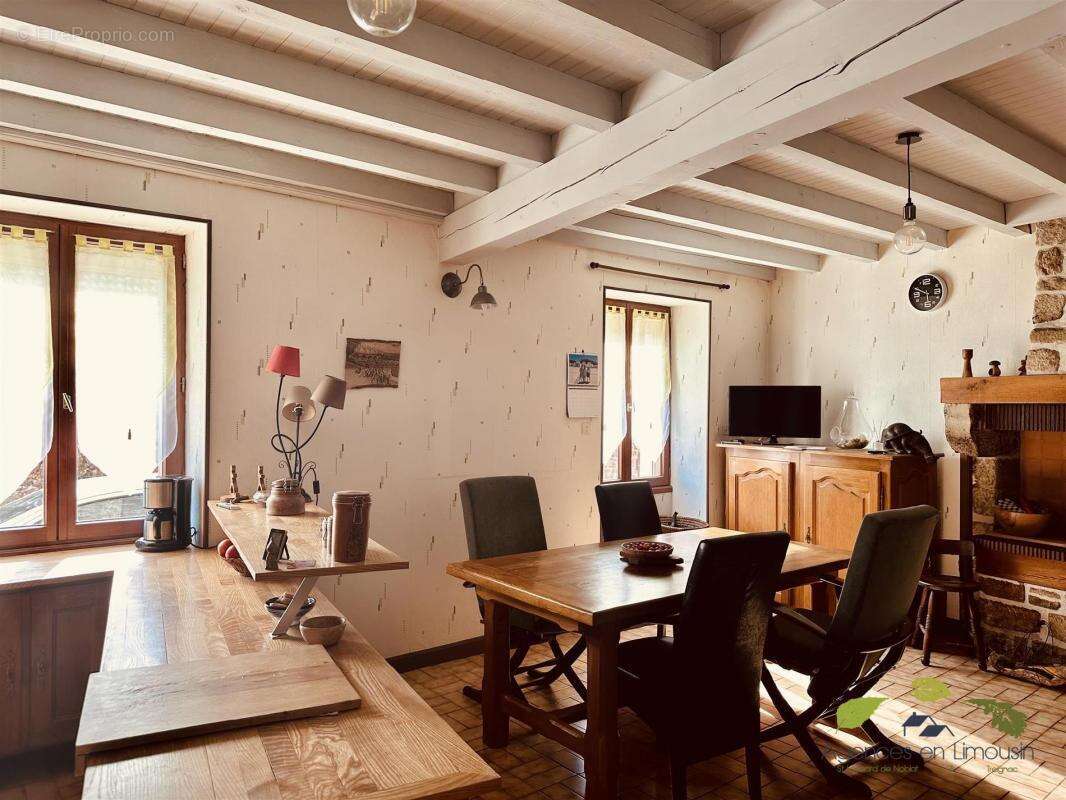 Maison à EYMOUTIERS