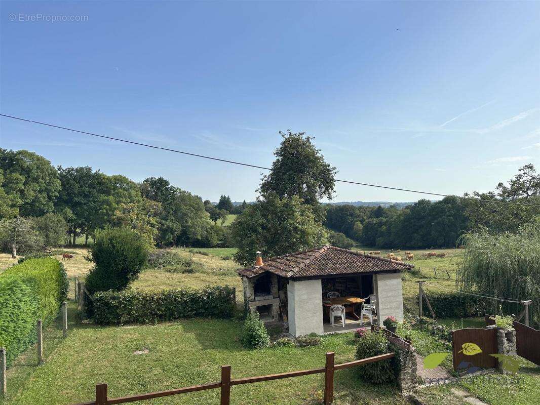 Maison à EYMOUTIERS
