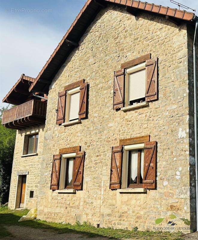 Maison à EYMOUTIERS