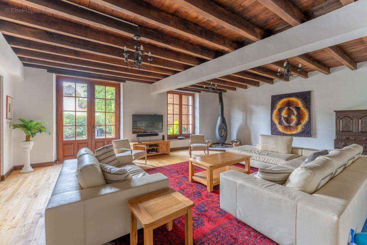 Maison à NANTEUIL-EN-VALLEE