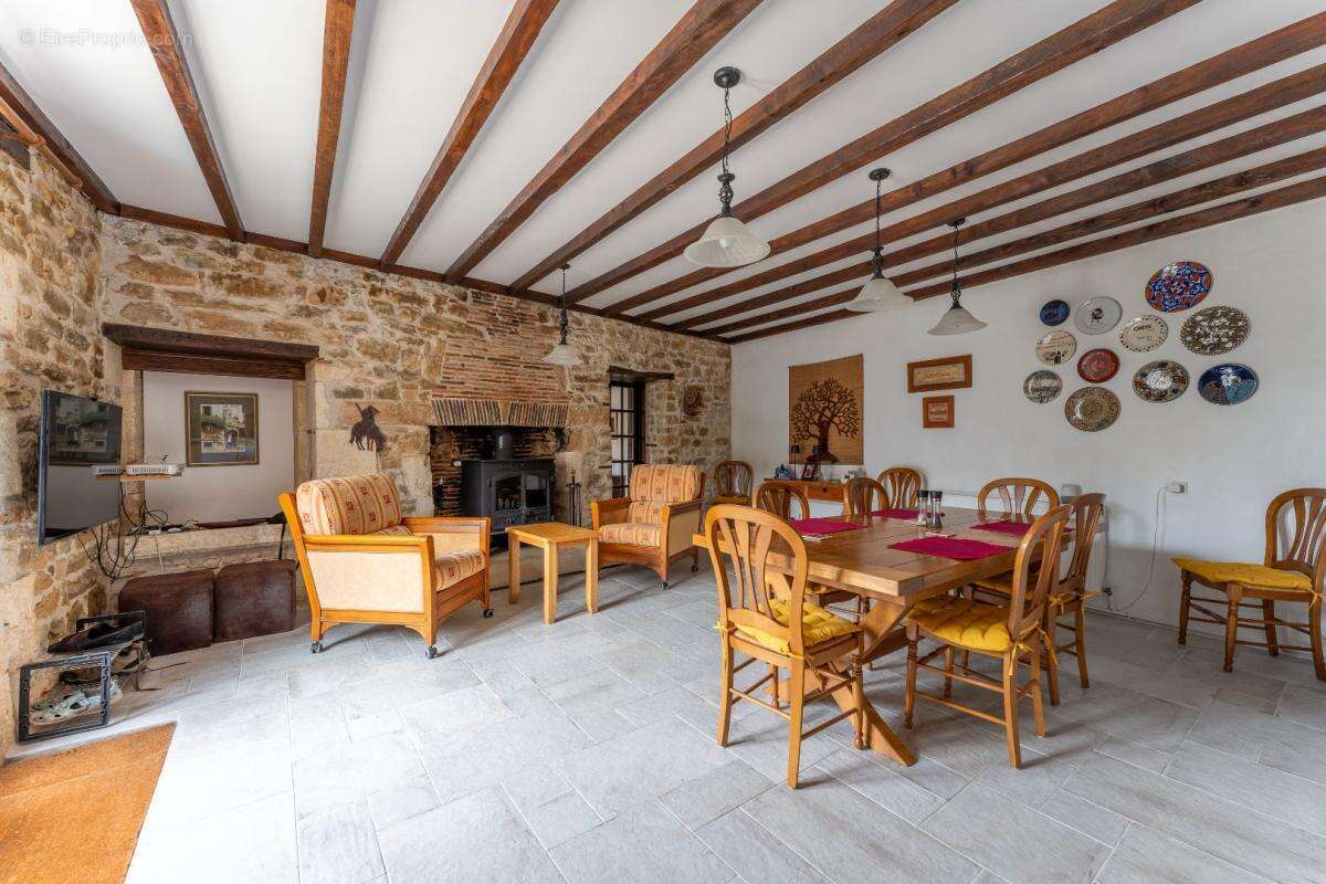 Maison à NANTEUIL-EN-VALLEE