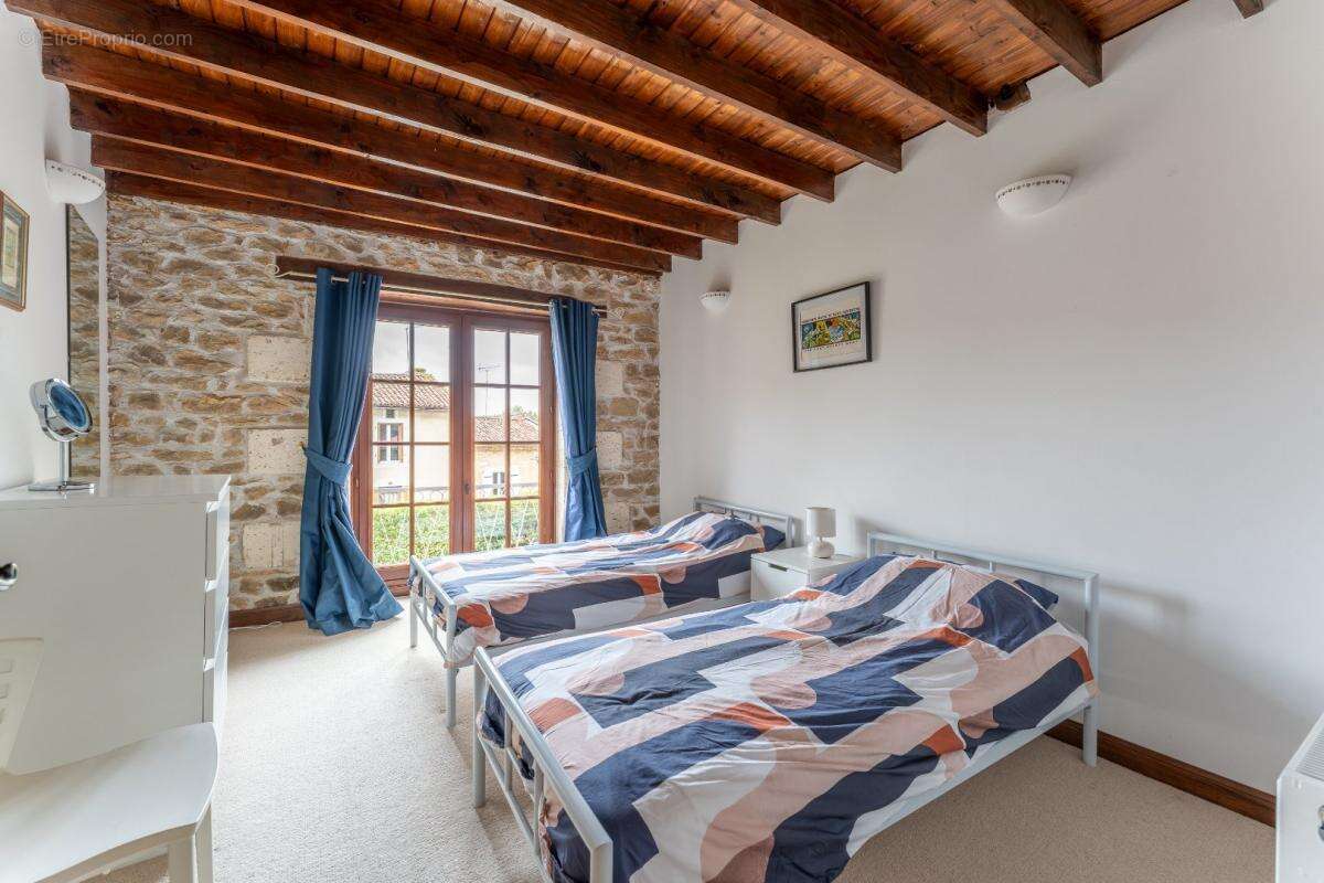 Maison à NANTEUIL-EN-VALLEE