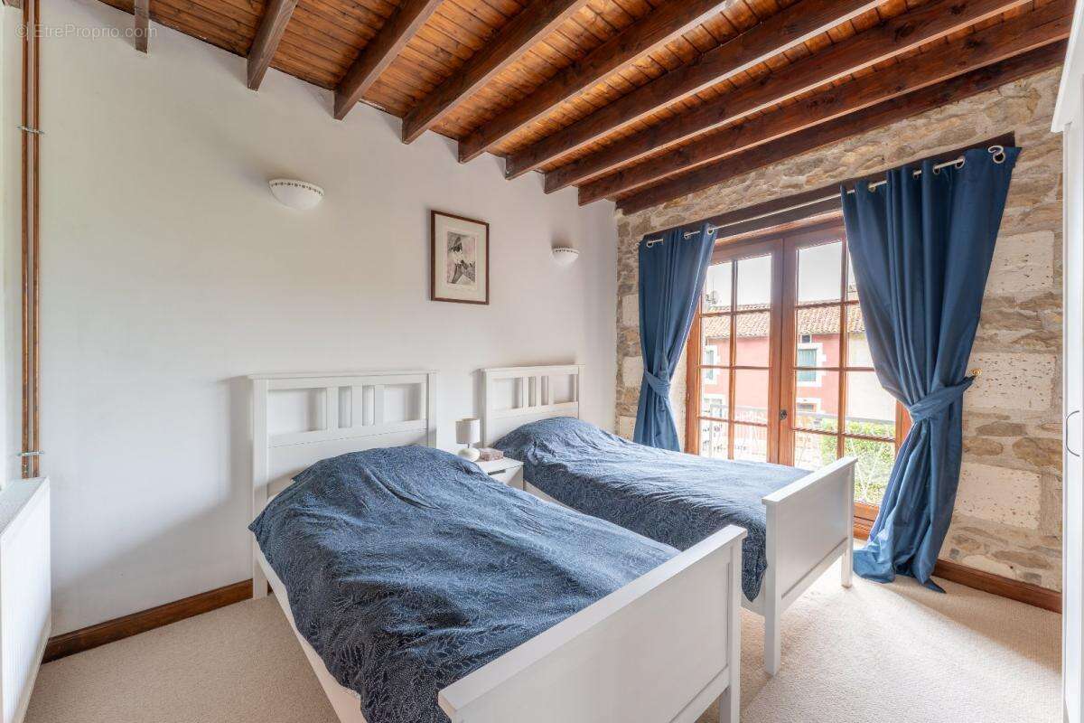 Maison à NANTEUIL-EN-VALLEE