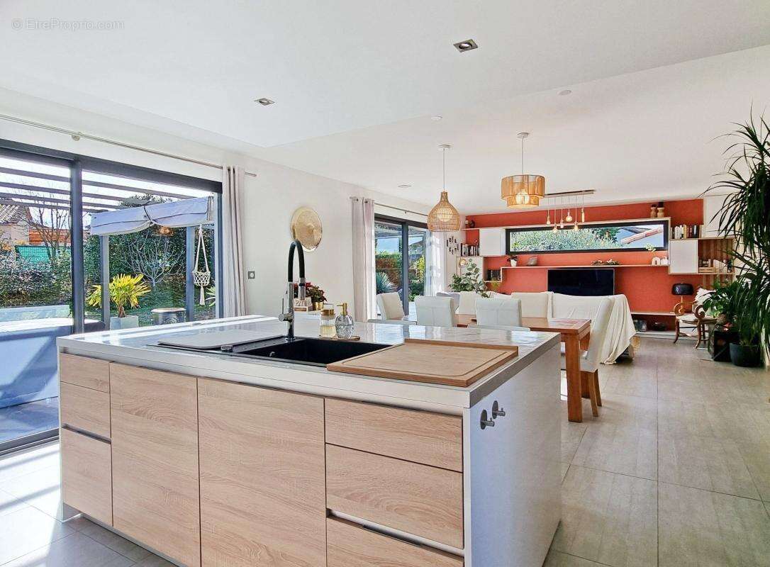 Maison à SAINT-HILAIRE-DE-BRETHMAS