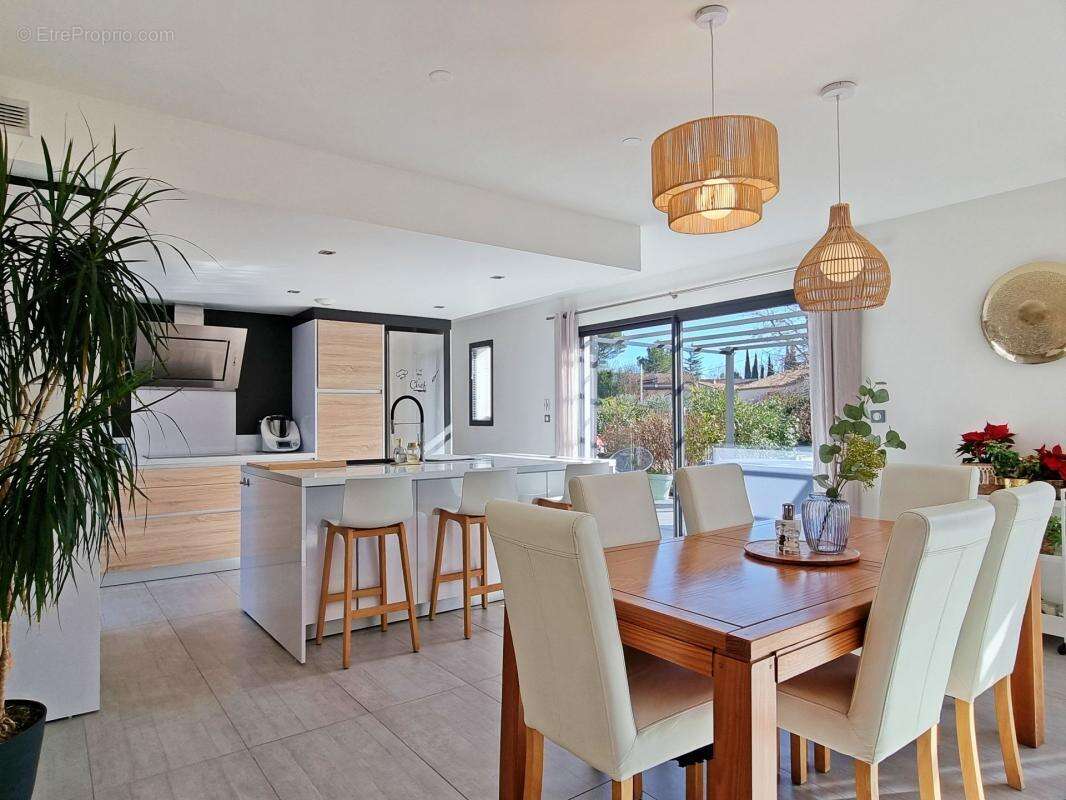 Maison à SAINT-HILAIRE-DE-BRETHMAS