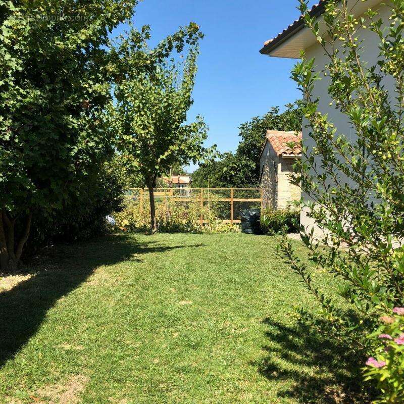 Maison à SAINT-HILAIRE-DE-BRETHMAS