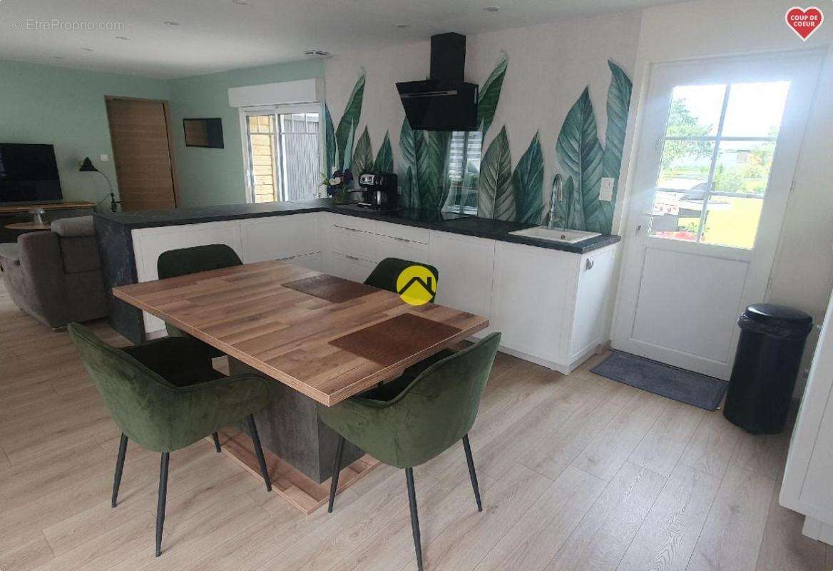 Maison à BEAURAINVILLE