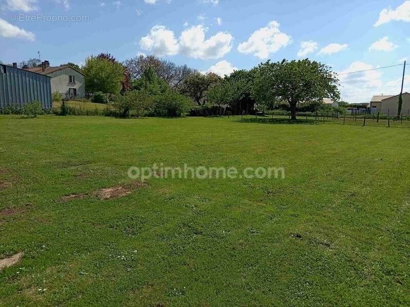 Terrain à MERVENT