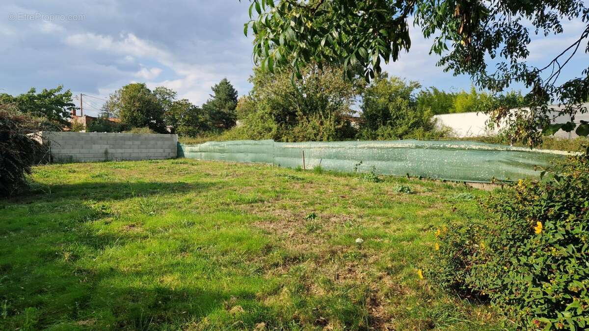 Terrain à SAINT-JULIEN-DE-CONCELLES