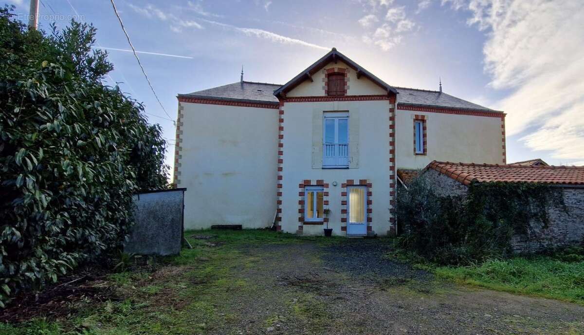 Maison à LE LOROUX-BOTTEREAU