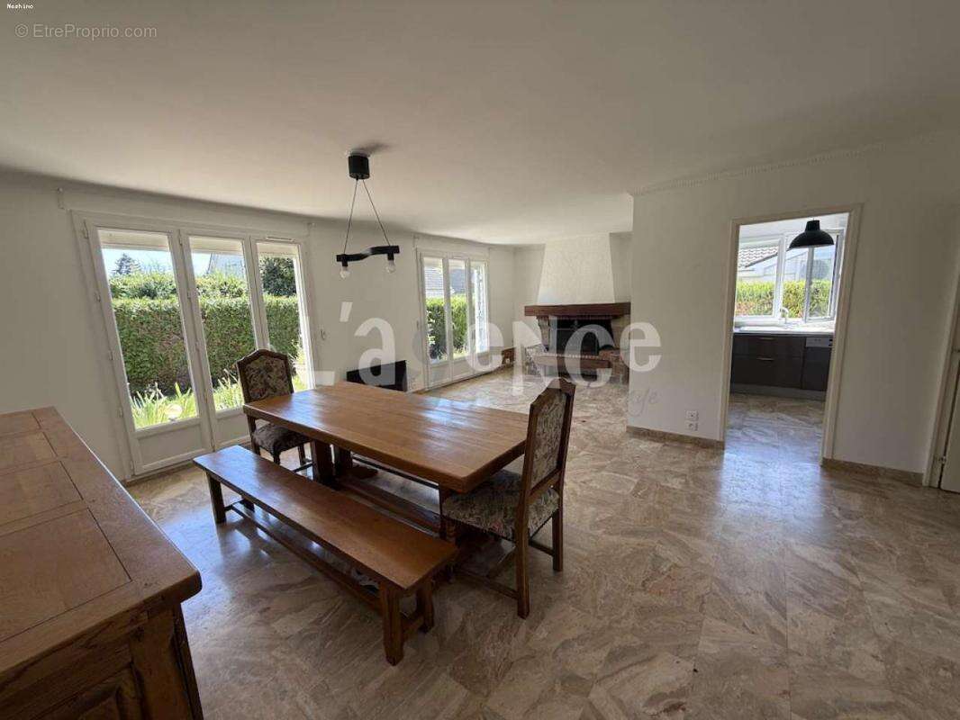 Maison à CLAYE-SOUILLY