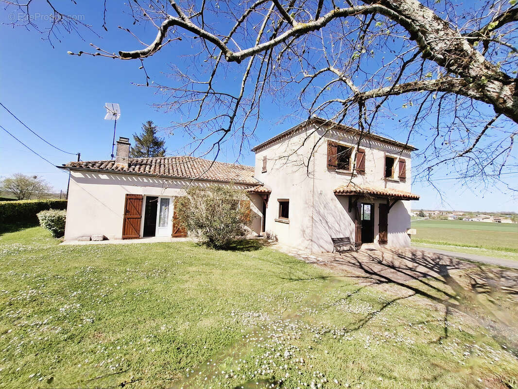 Maison à LAROQUE-TIMBAUT