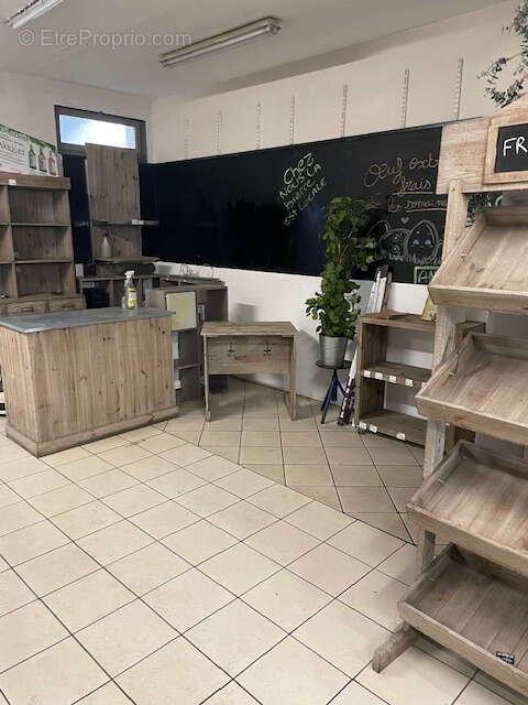 Commerce à CADAUJAC