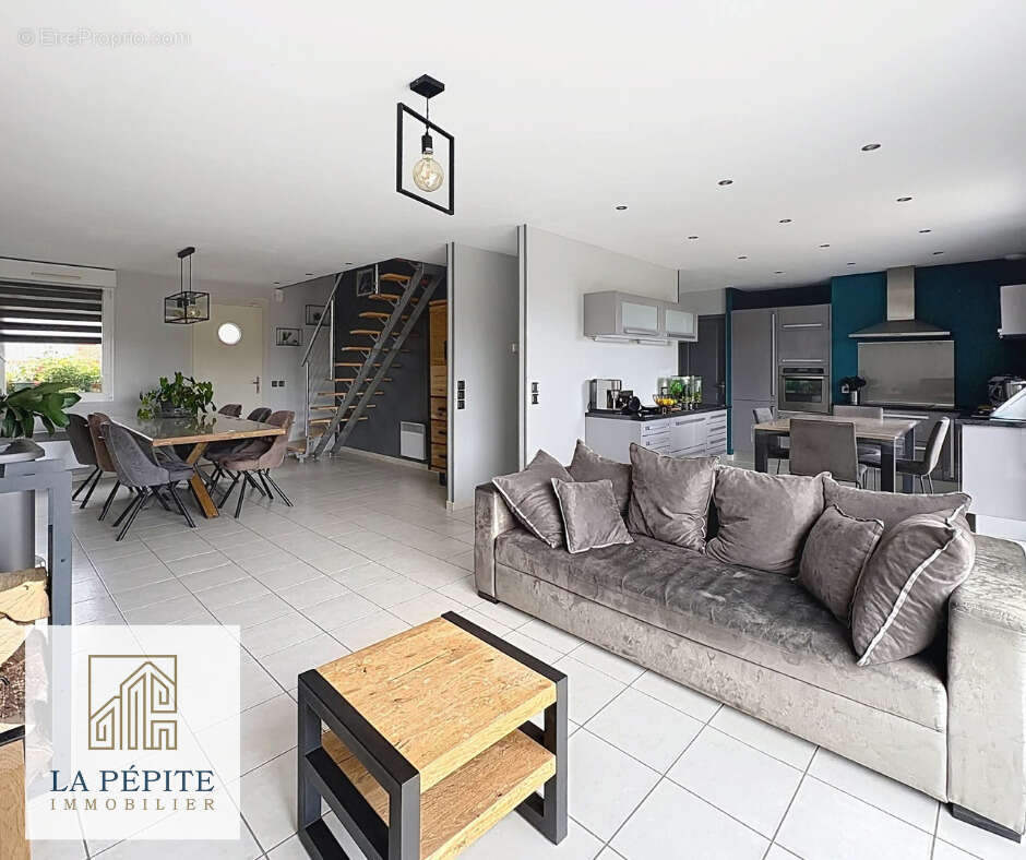 Maison à AULNOYE-AYMERIES