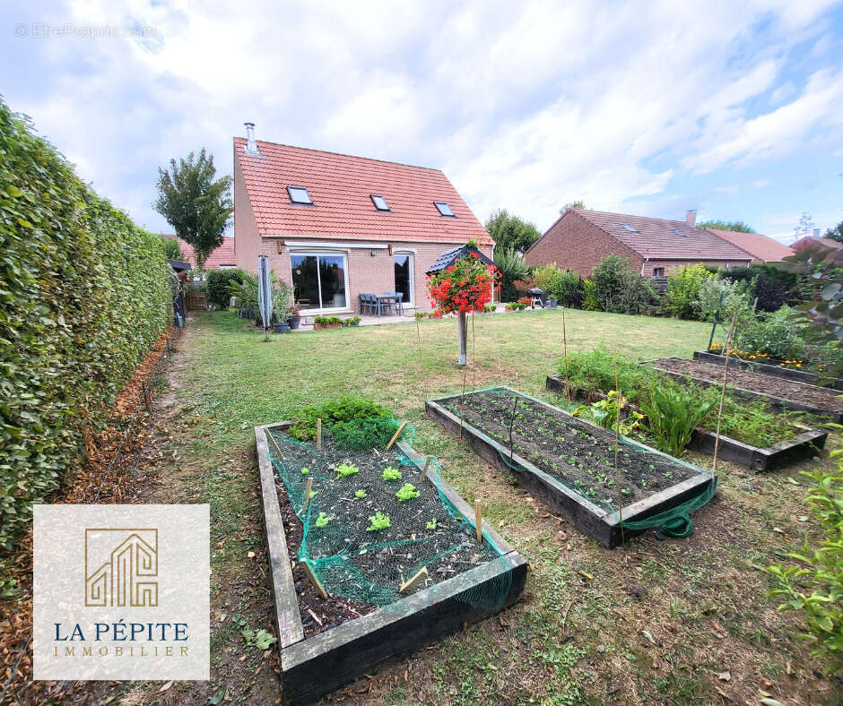 Maison à AULNOYE-AYMERIES